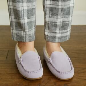 Lands' End SZ 7 Women's Suede Leather Moccasin Slippers Lilac NWOT